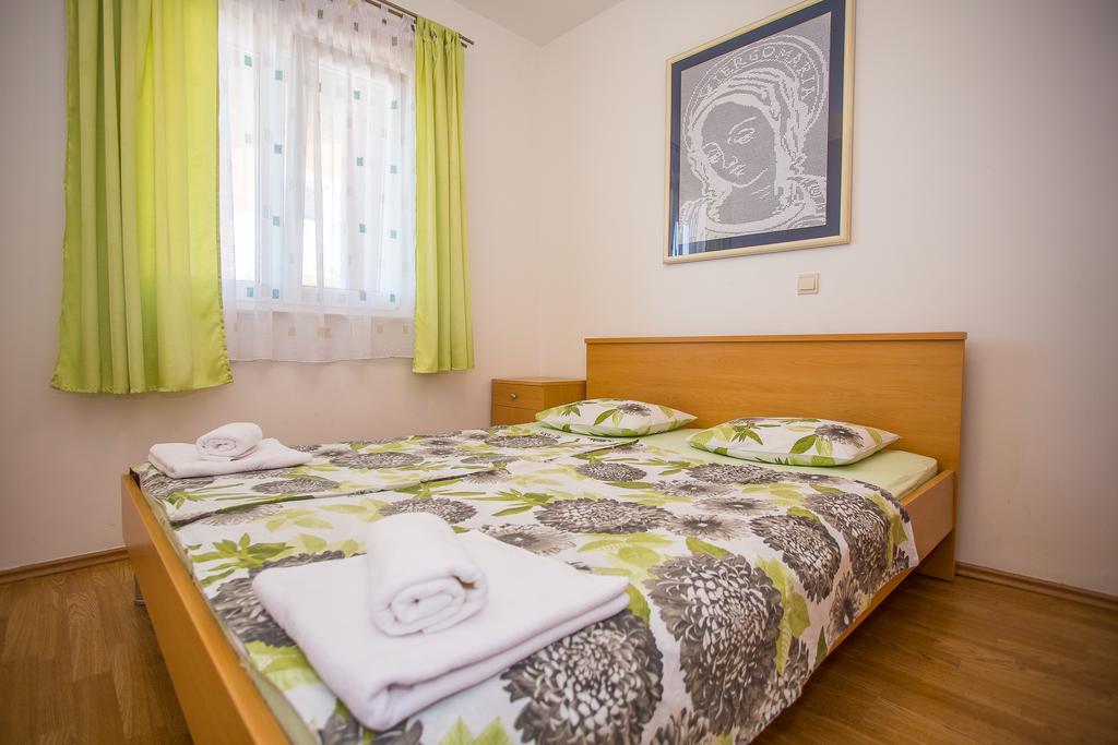 Apartments Mira Kaštela エクステリア 写真